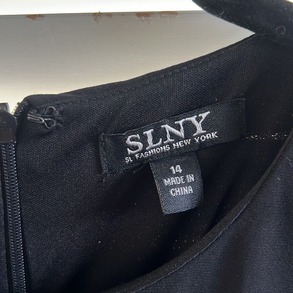 High Low Printed Sleeveless Gown with pockets - Picture 2 of 8